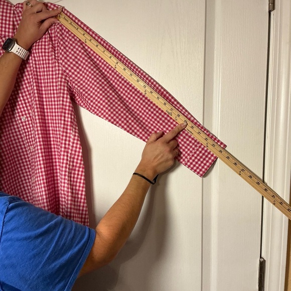 Linda Uomo Performance Shirt in Vibrant Pink - Picture 4 of 7